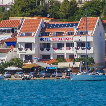 House Hotel Plava Laguna Tisno Luaran gambar