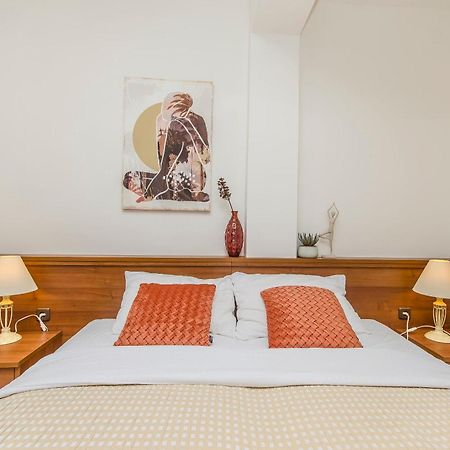 House Hotel Plava Laguna Tisno Luaran gambar
