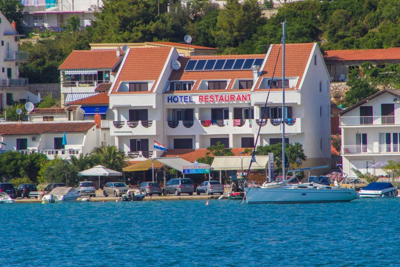 House Hotel Plava Laguna Tisno Luaran gambar