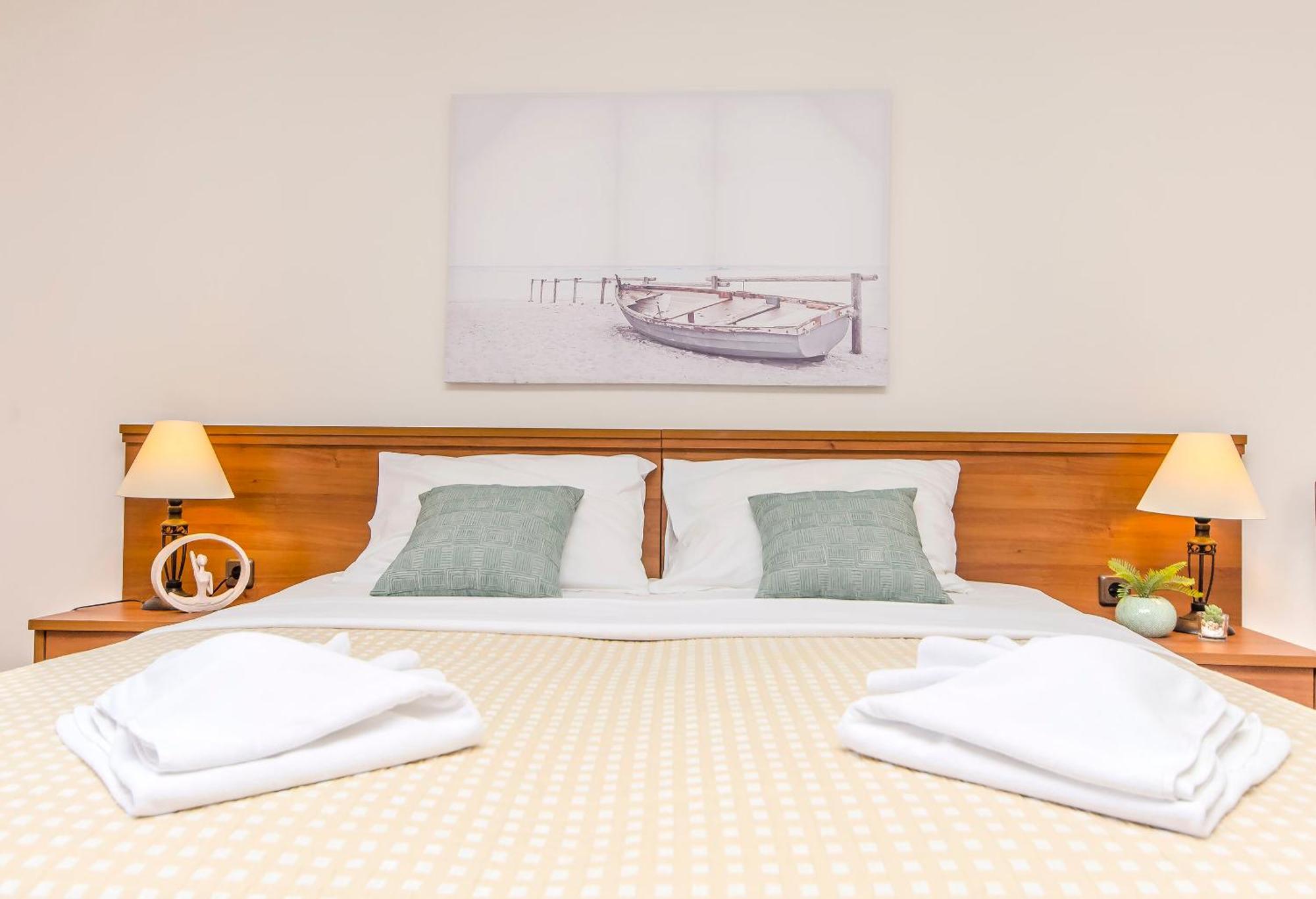 House Hotel Plava Laguna Tisno Luaran gambar