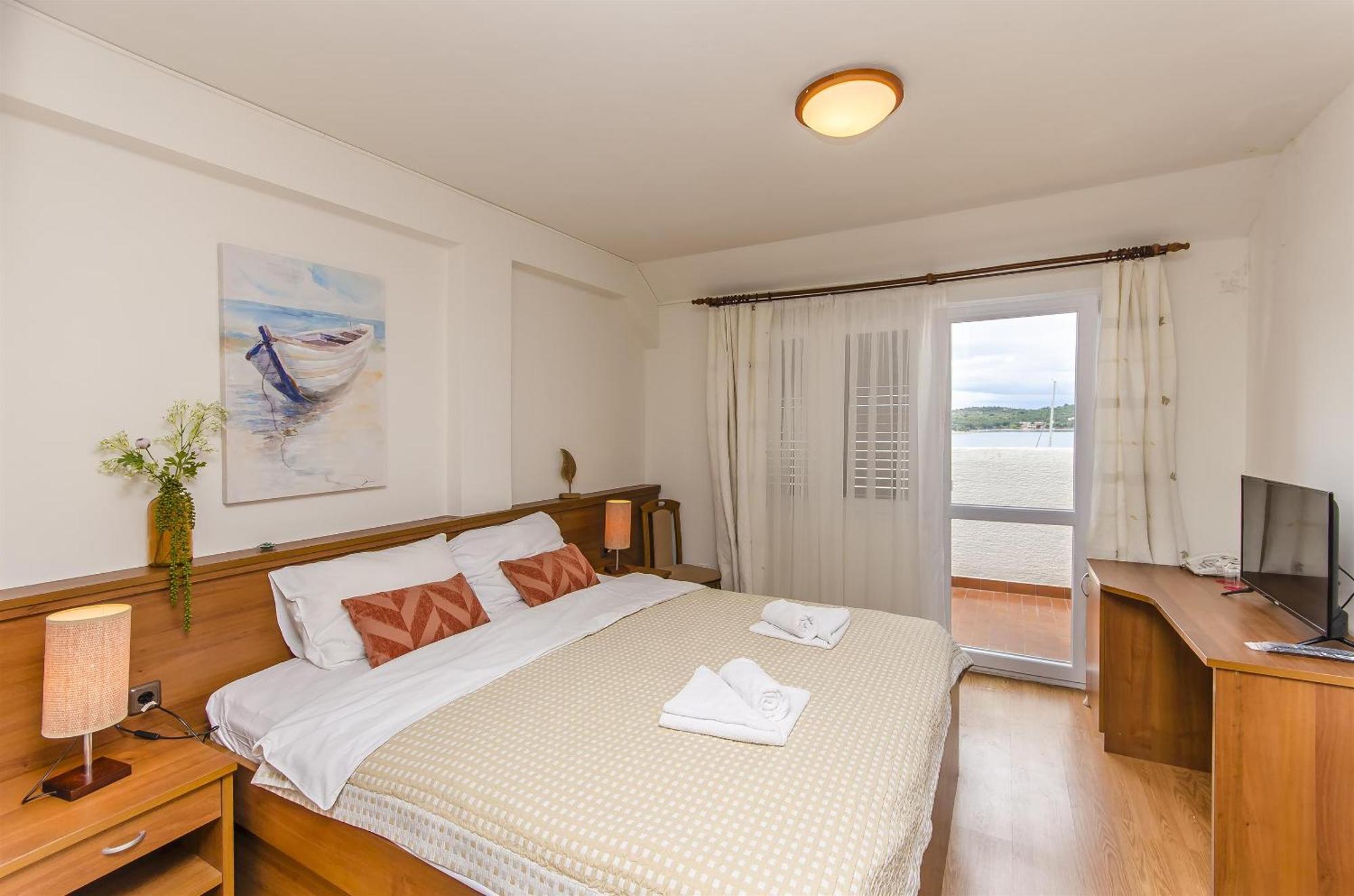House Hotel Plava Laguna Tisno Luaran gambar