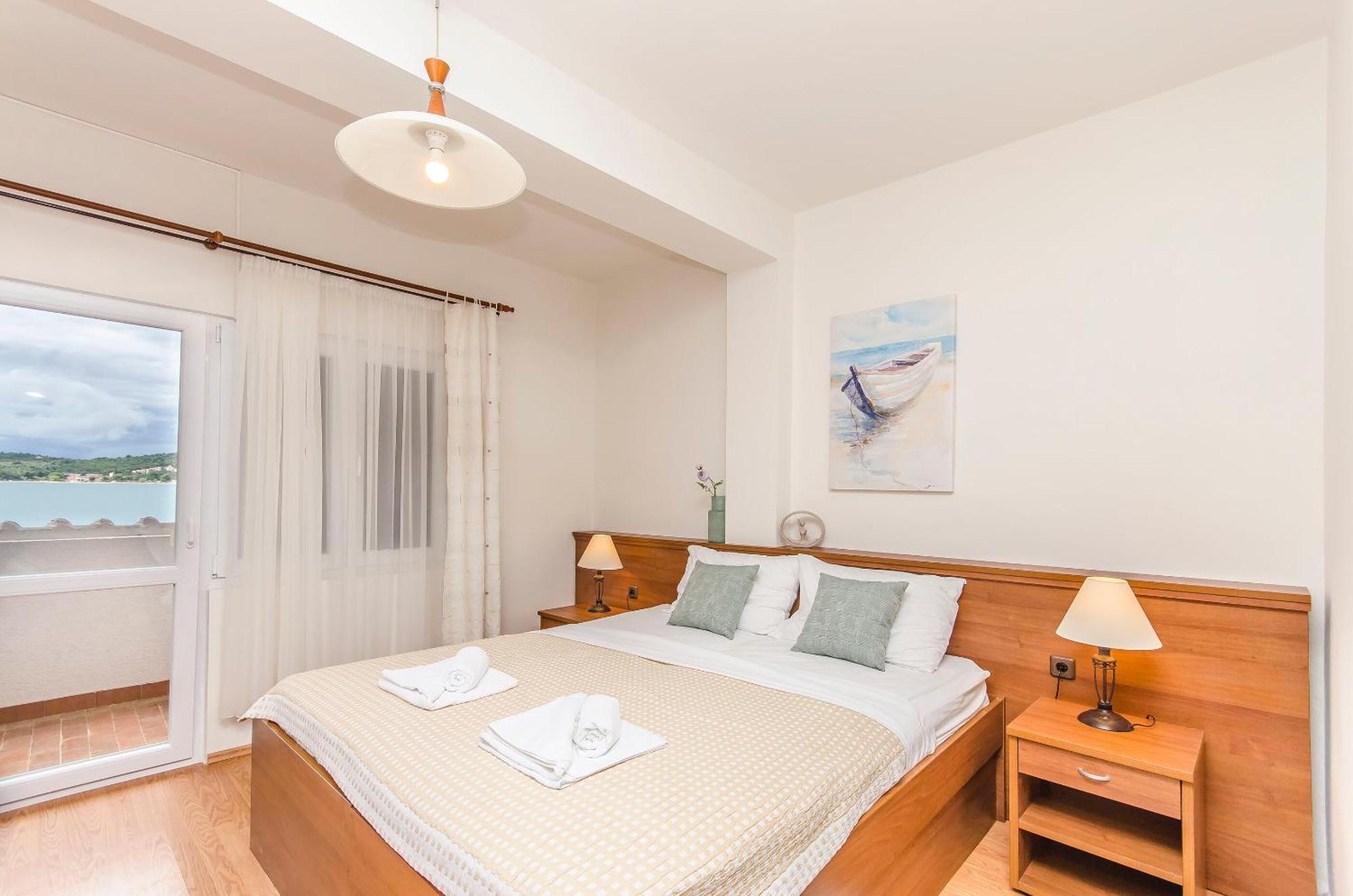 House Hotel Plava Laguna Tisno Luaran gambar