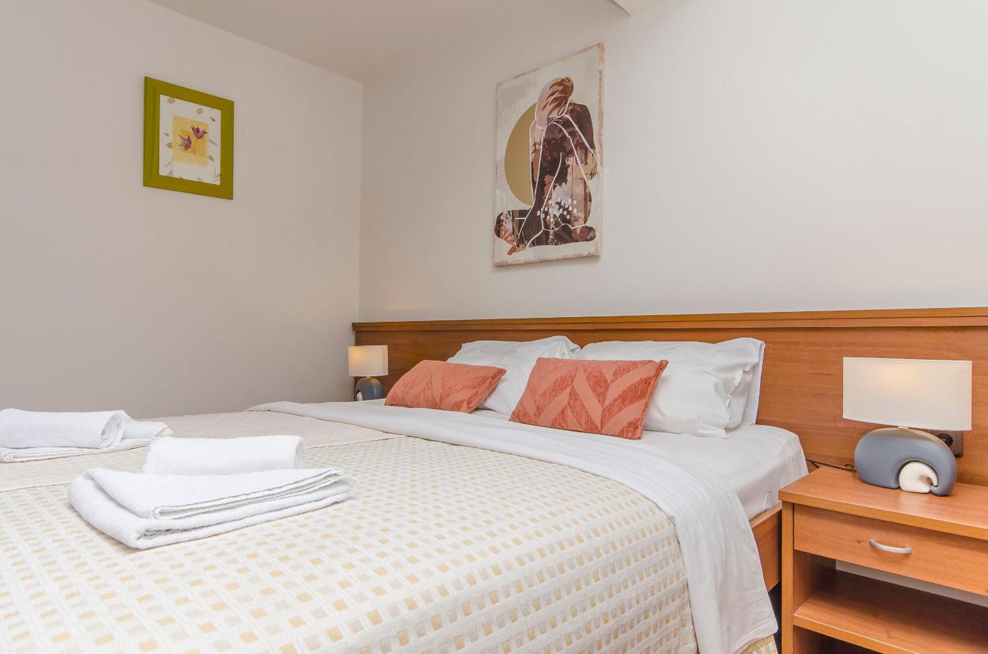 House Hotel Plava Laguna Tisno Luaran gambar