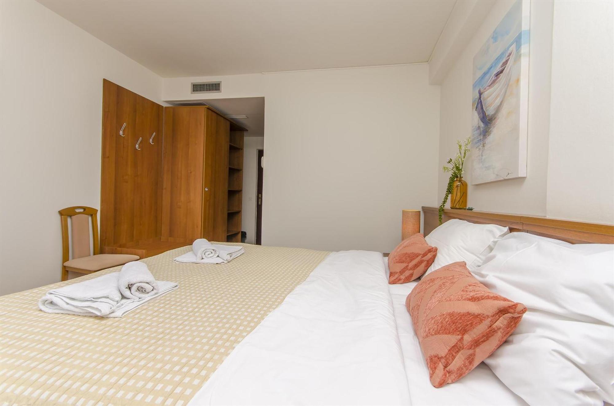 House Hotel Plava Laguna Tisno Luaran gambar