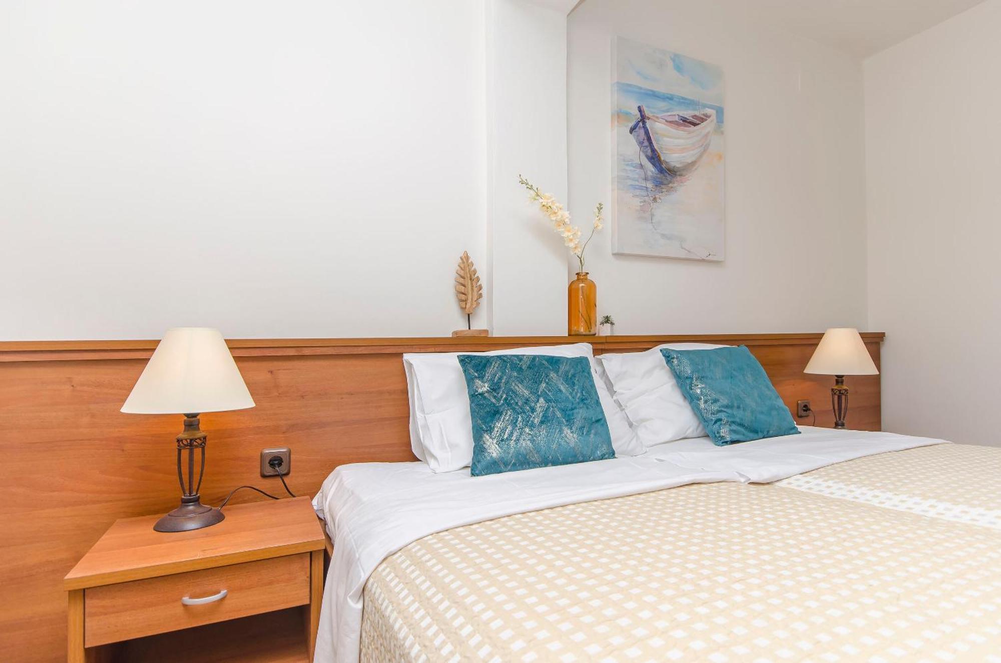 House Hotel Plava Laguna Tisno Luaran gambar