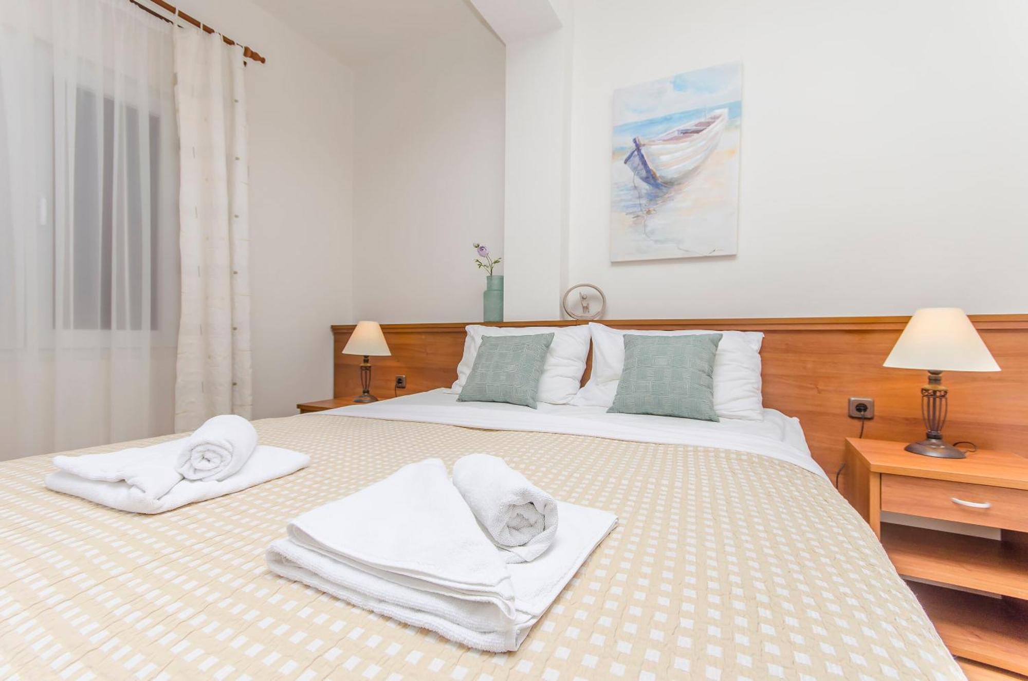 House Hotel Plava Laguna Tisno Luaran gambar