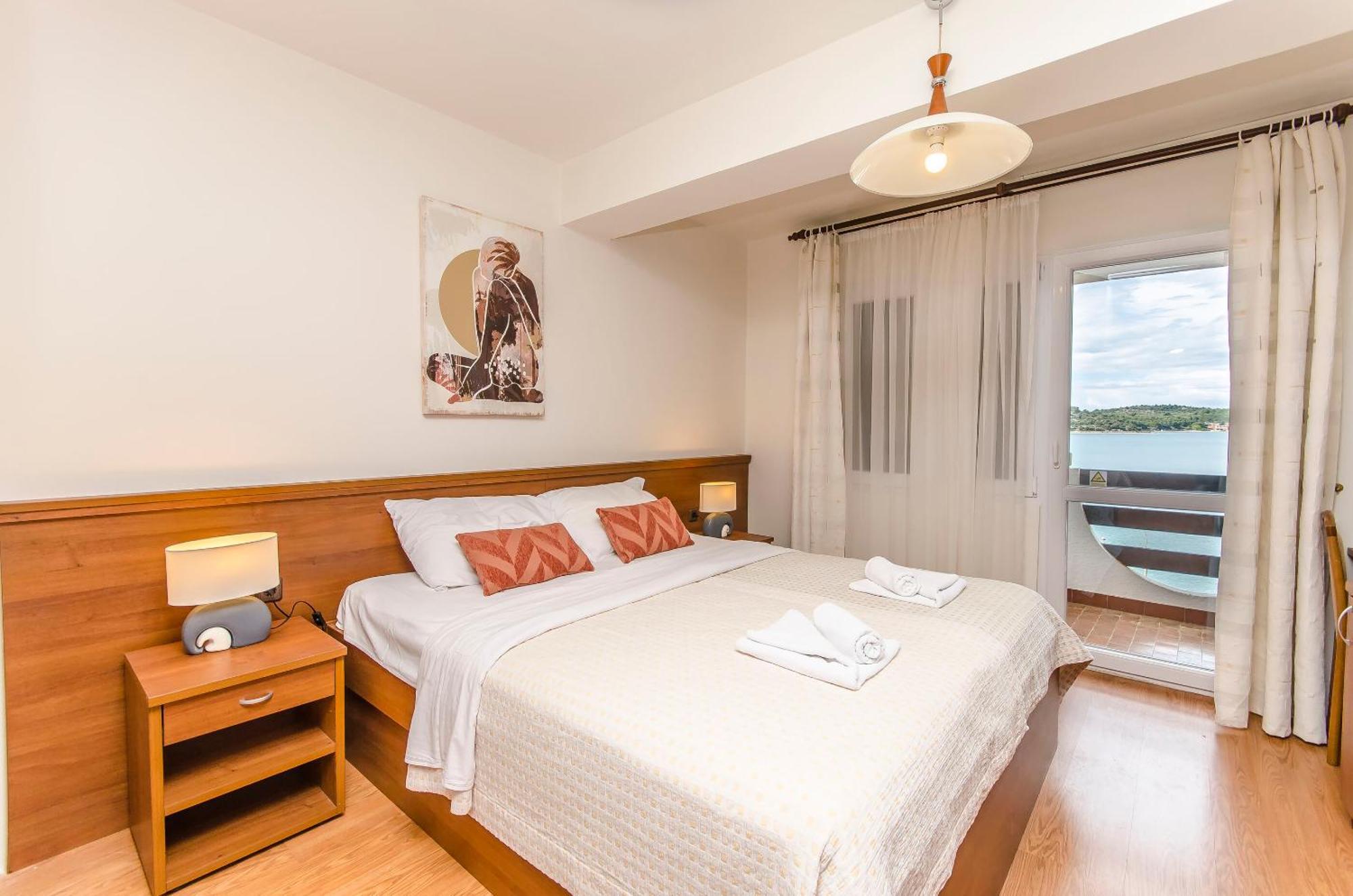 House Hotel Plava Laguna Tisno Luaran gambar