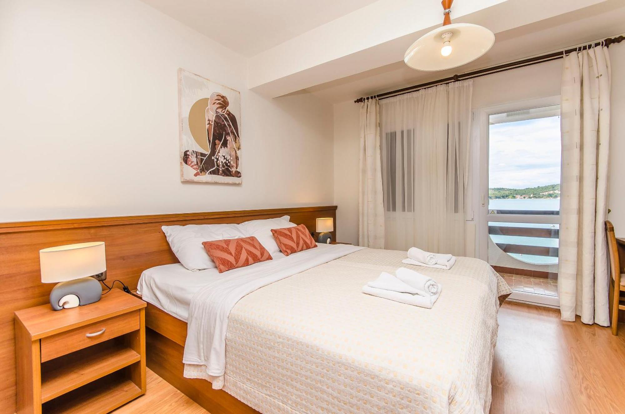 House Hotel Plava Laguna Tisno Luaran gambar