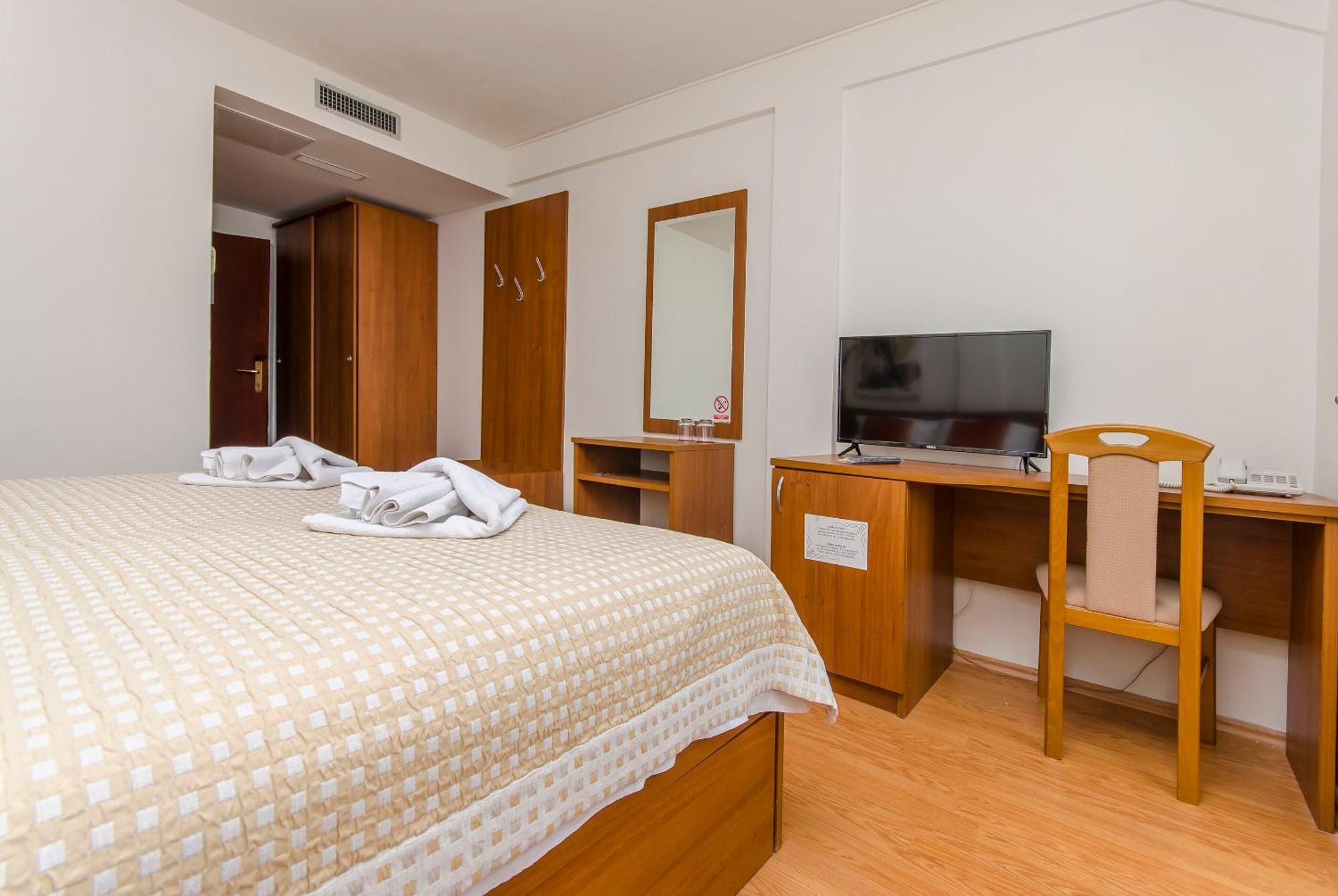 House Hotel Plava Laguna Tisno Luaran gambar