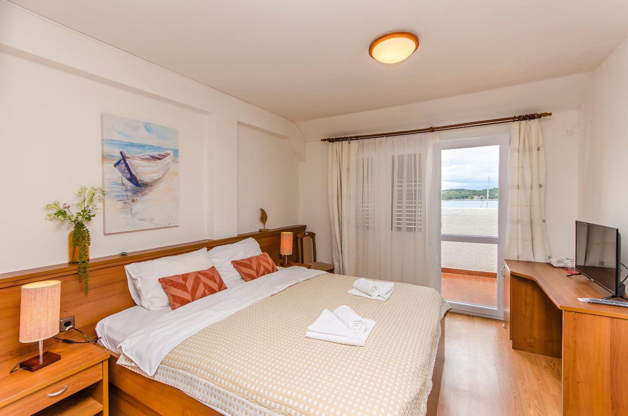 House Hotel Plava Laguna Tisno Luaran gambar