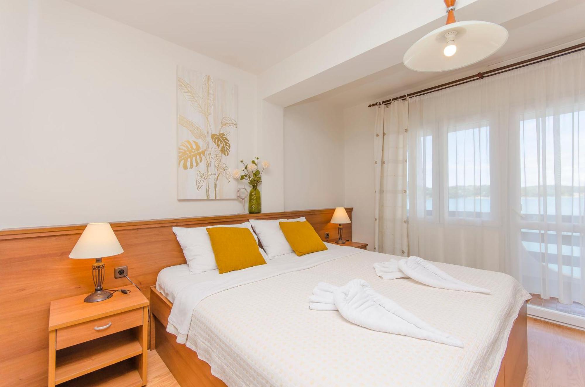 House Hotel Plava Laguna Tisno Luaran gambar