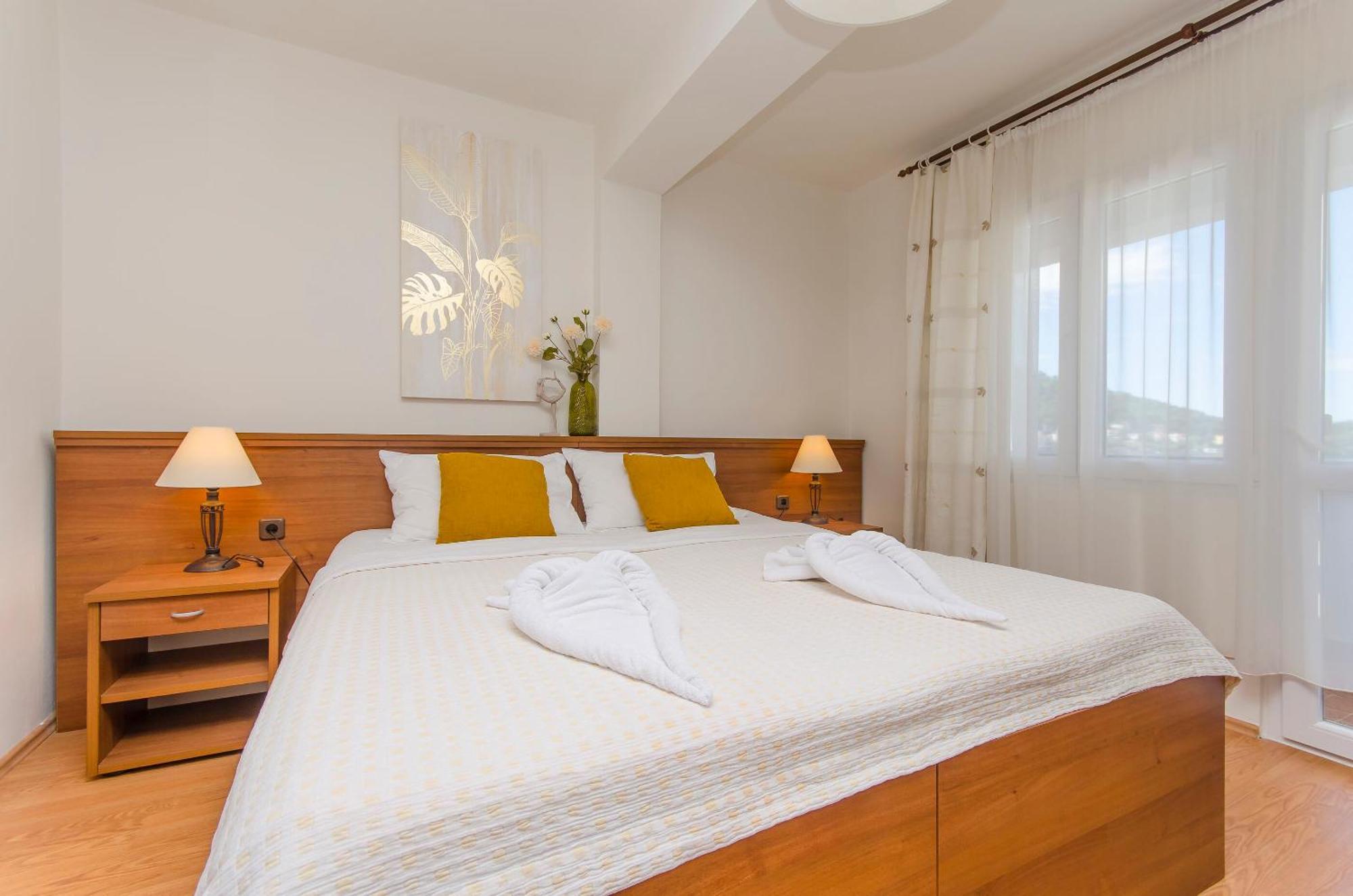 House Hotel Plava Laguna Tisno Luaran gambar