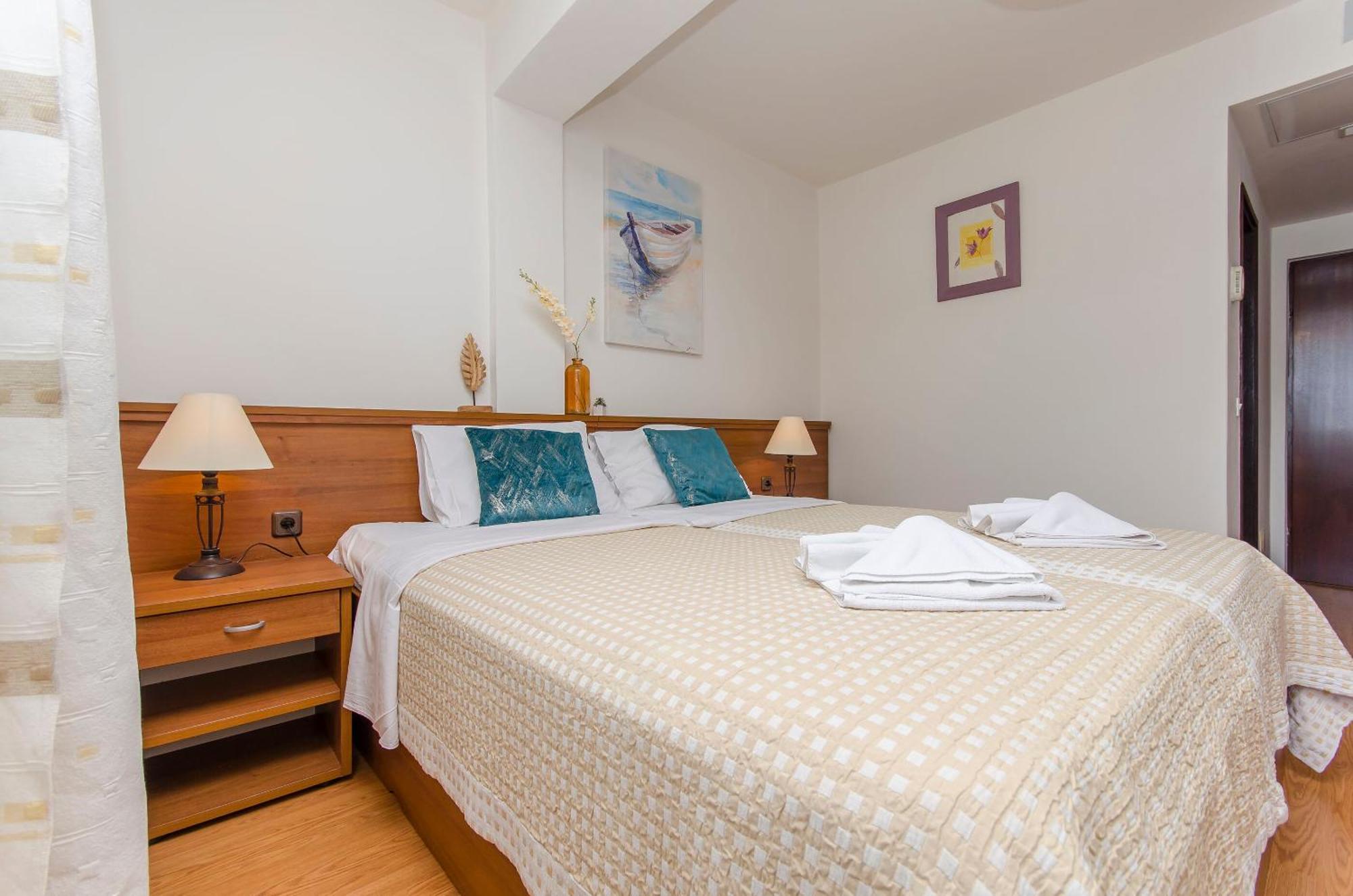 House Hotel Plava Laguna Tisno Luaran gambar