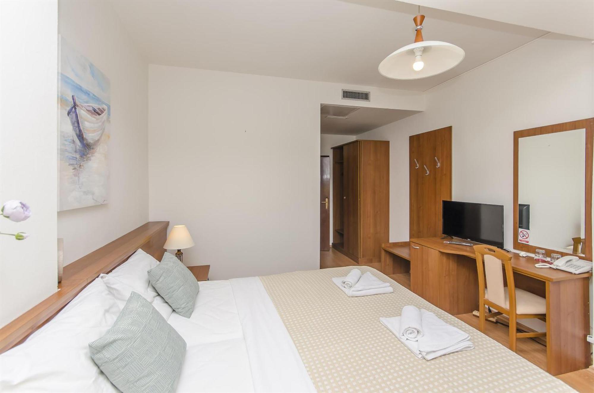 House Hotel Plava Laguna Tisno Luaran gambar