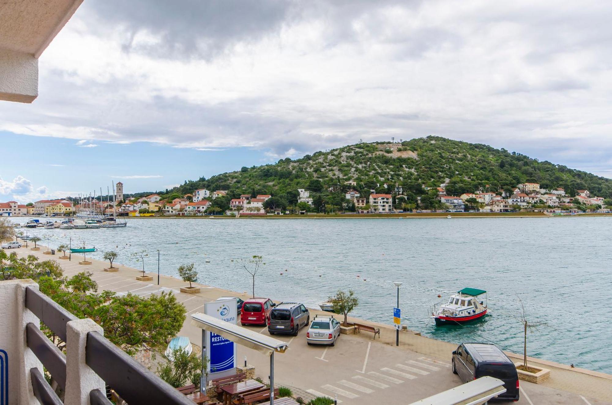 House Hotel Plava Laguna Tisno Bilik gambar